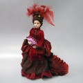кукла керамическая Victorian Дама в красном 
